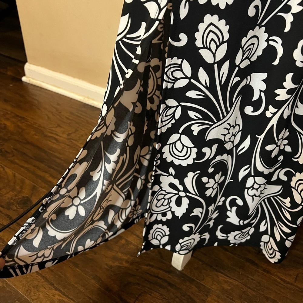 Vince Camuto Floral Maxi Dress - Picture 5 of 7